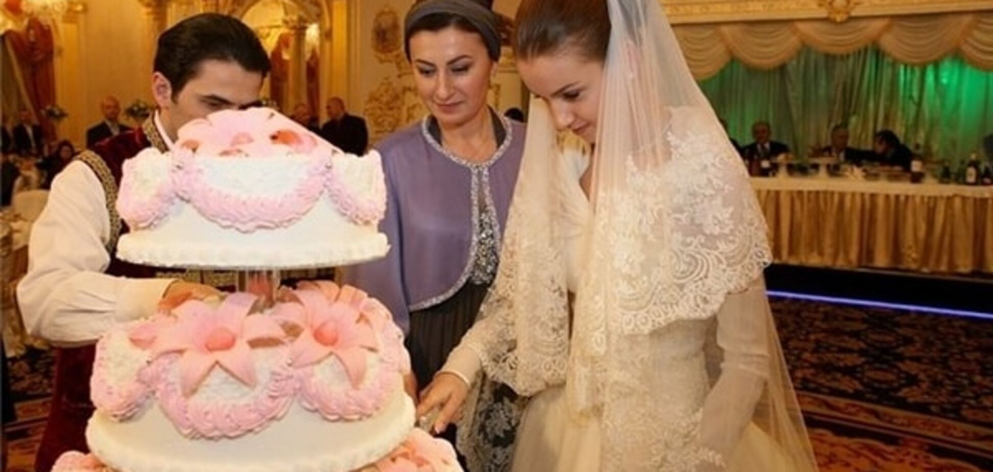 На весіллях у Чечні заборонили алкоголь, торти і обмежили танці