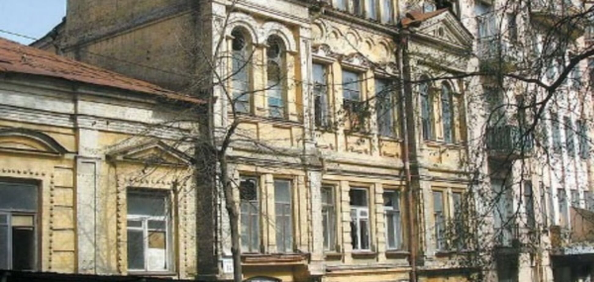 У центрі Києва вночі ледь не згорів історичний будинок