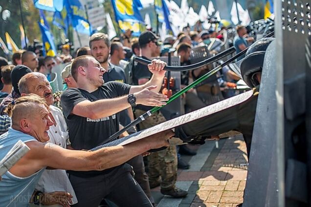 Одного з лідерів 'Свободи' посадили під домашній арешт за безлад під Радою