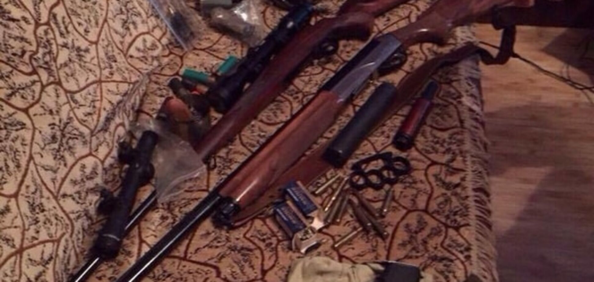 Под Киевом изъяли арсенал с десятками 'стволов' и гранатами: опубликованы фото