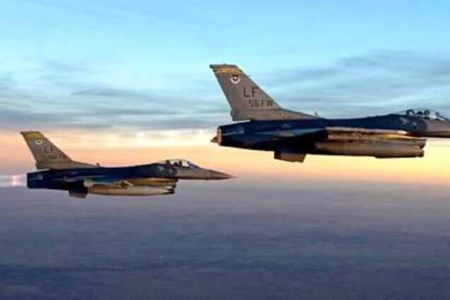 Над Сирией чуть не столкнулись самолеты России и международной коалиции