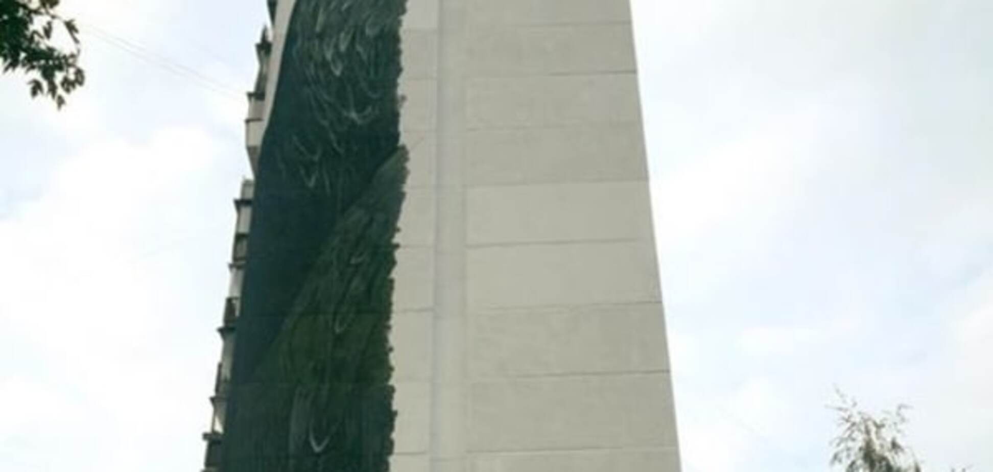 В Киеве на высотке нарисуют гигантскую птицу: фотофакт