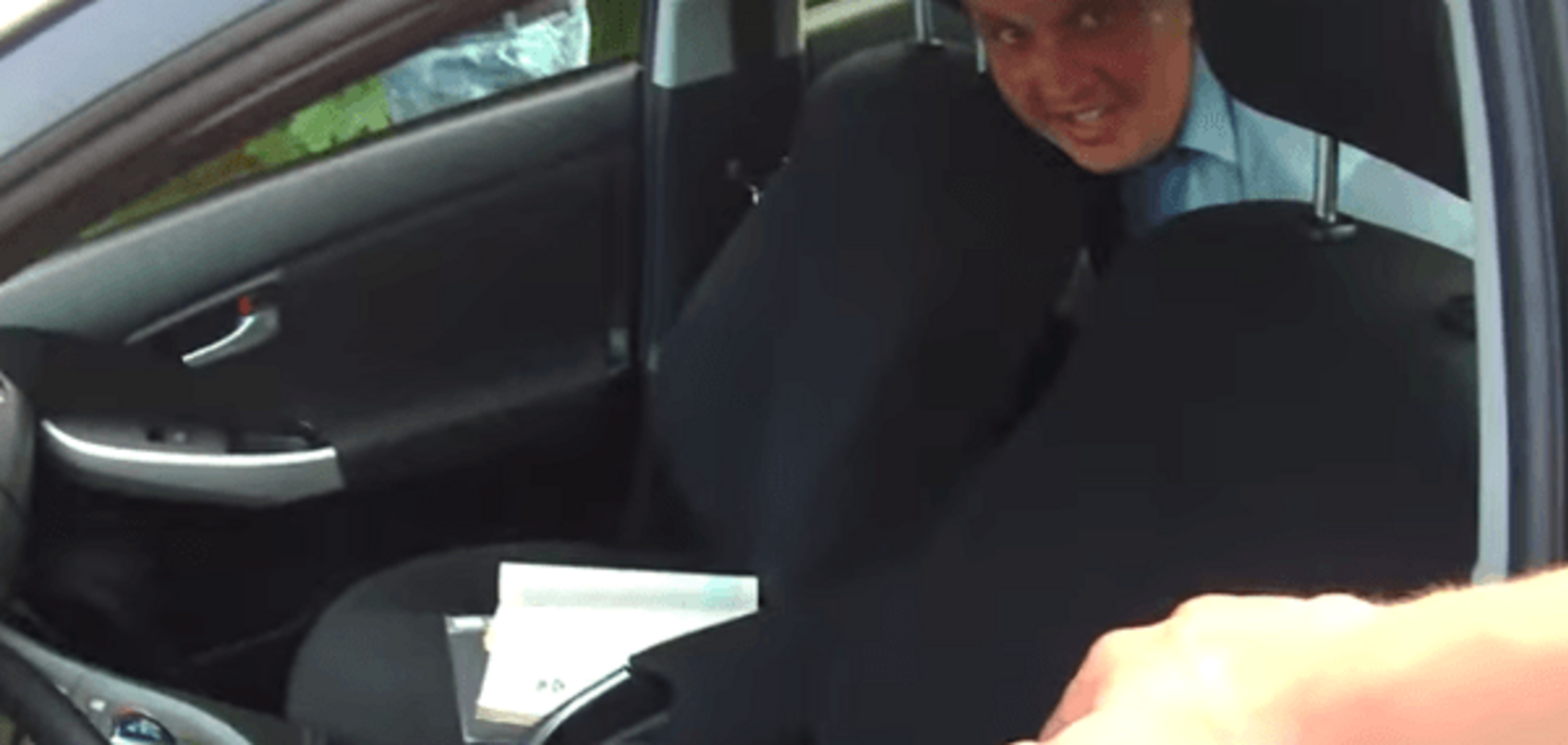 Мат, угрозы и плевки. В Одессе депутат от БПП с женой напали на полицию: видеофакт