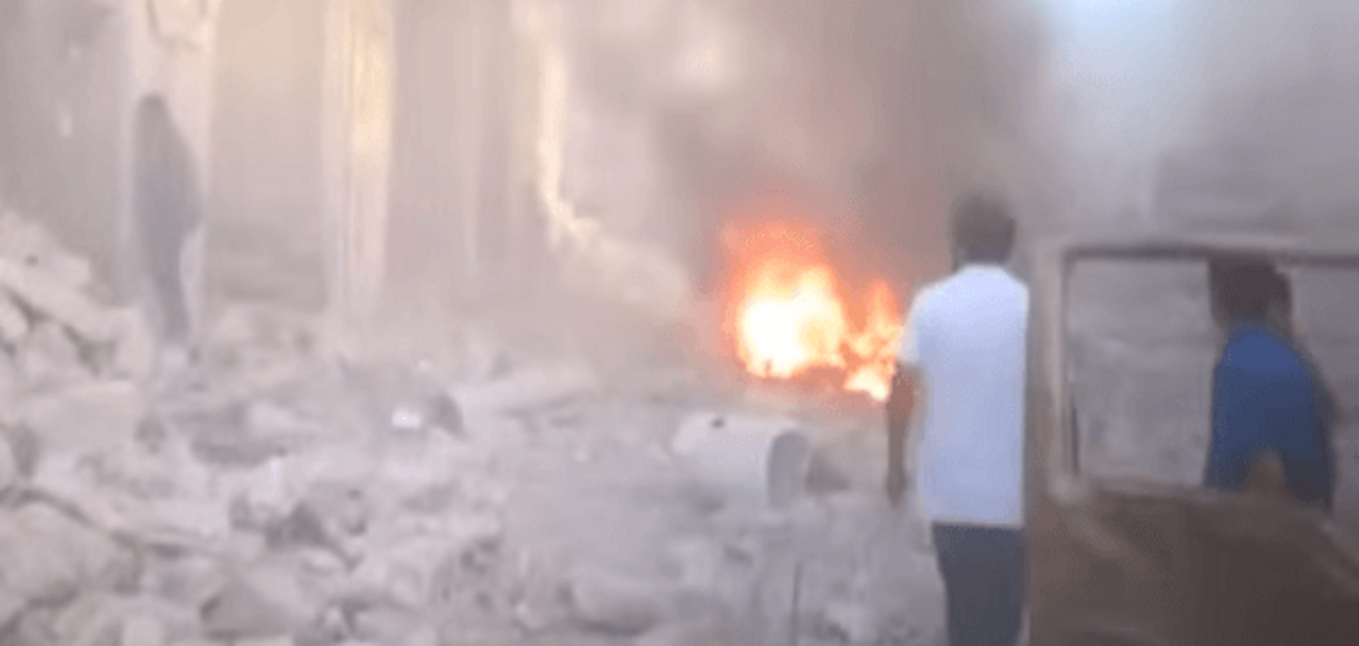 У Сирії снаряди влучили прямо в житлові будинки, дітей виносили на руках: відеофакт
