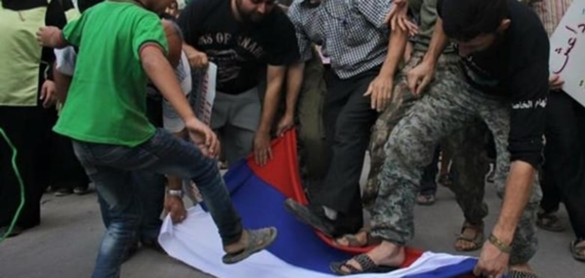 Убивают детей вместо террористов: в Сирии протестующие растоптали флаг России. Фотофакт