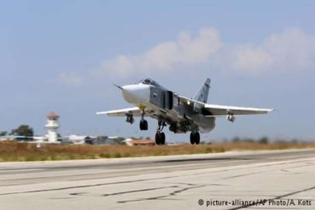 Кто лучше борется против ИГ в Сирии - Россия или США?