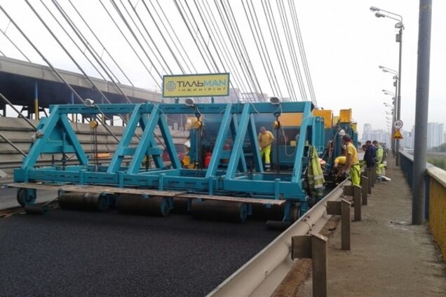 Киевские дорожники досрочно закончили ремонт Южного моста