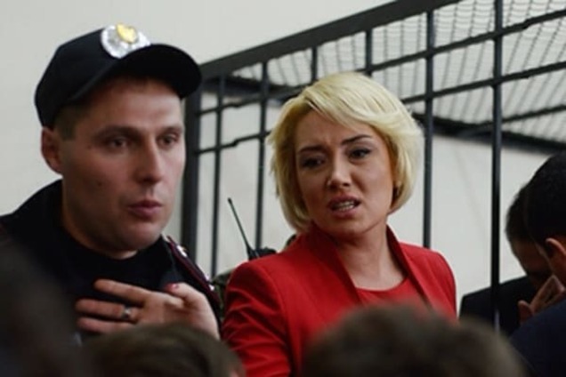 'Мне очень страшно': жена Мельниченко рассказала о предстоящих обысках