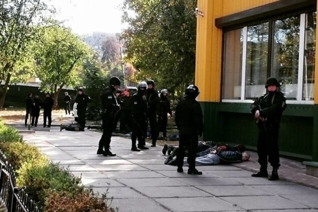 В Киеве на месте задержания рэкетиров нашли арсенал оружия