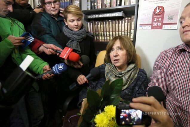 Алексиевич обвинила Россию во вторжении в Украину