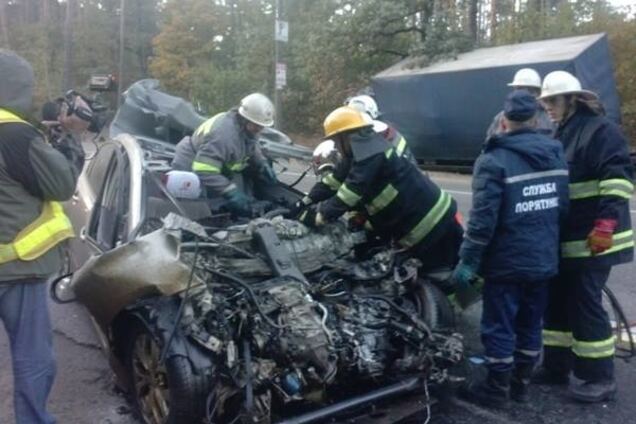 Под Киевом неуправляемый автомобиль врезался в фуру, водитель погиб. Схема ДТП
