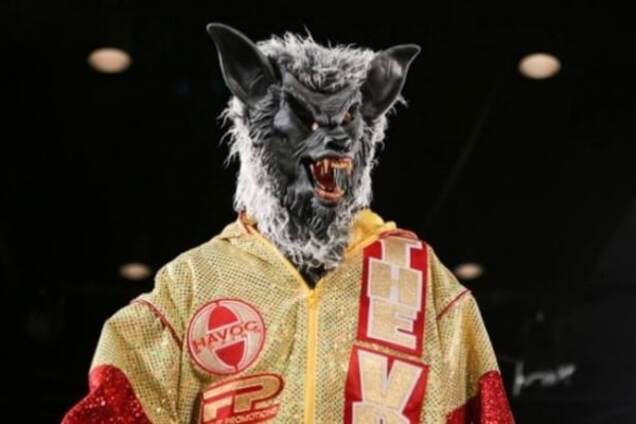 Страшная маска помогла украинскому боксеру добыть важную победу: фотофакт