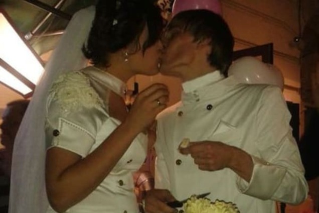 В Одессе влюбленные кулинары устроили незабываемую свадьбу, пригласив на нее прохожих