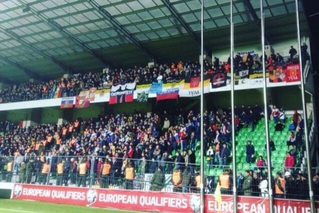 'Путин - х*йло': молдавские фанаты спели для украинцев перед матчем с Россией