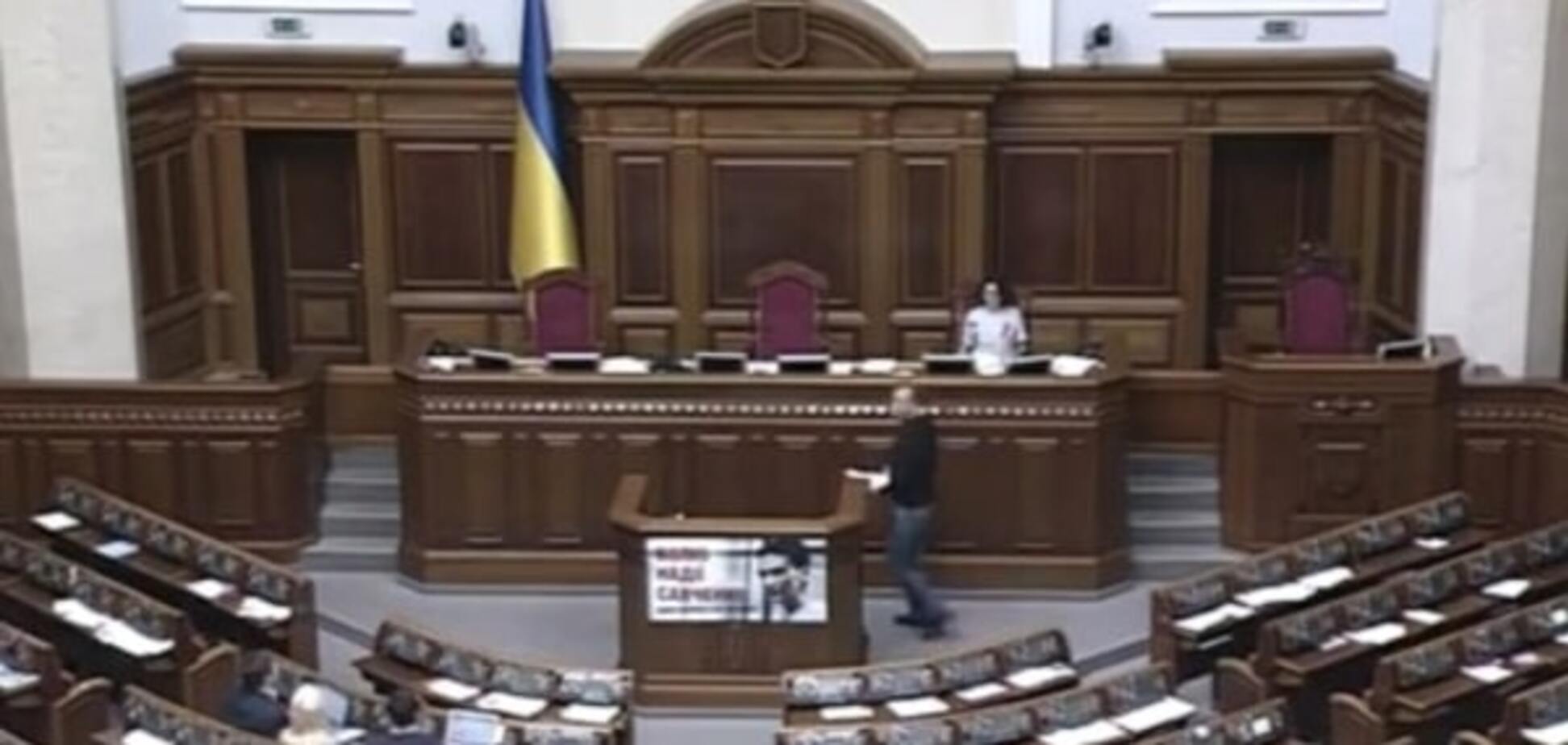 До конца заседания Рады досидели только 8 нардепов: фотофакт