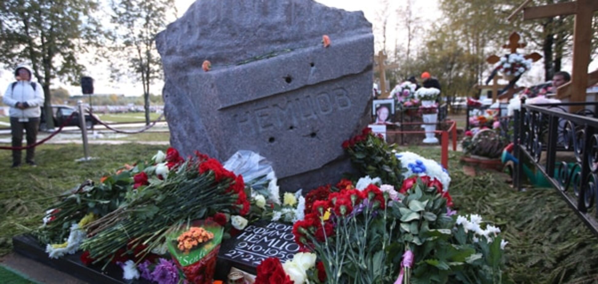 В Москве открыли памятник Немцову: опубликовано видео