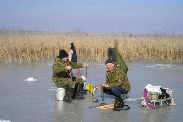 В Україні заборонили зимову риболовлю