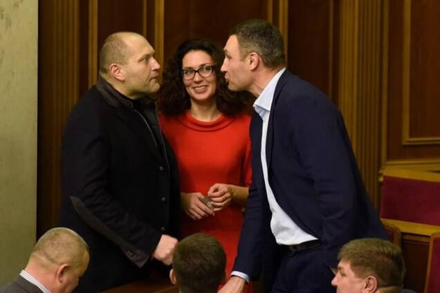 Кличко и Береза 'дебатировали' в Раде кулаками, улыбками и даже губками-уточками