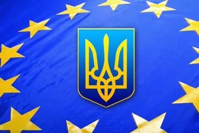 Дипломатичні паспорти для чиновників і депутатів треба взагалі ліквідувати