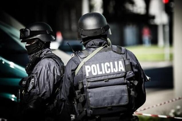'Черная метка': в Риге срочно эвакуировали персонал посольства Украины