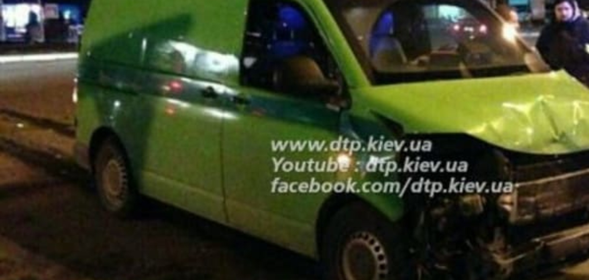 В Киеве инкассаторский автомобиль устроил аварию: фотофакт