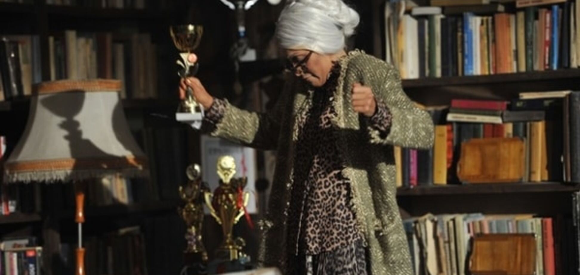 Регина Тодоренко в новом клипе превратилась в 75-летнюю старушку