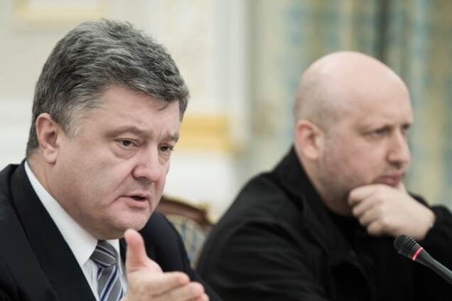 Военные могут открывать огонь в случае угрозы жизни – Порошенко