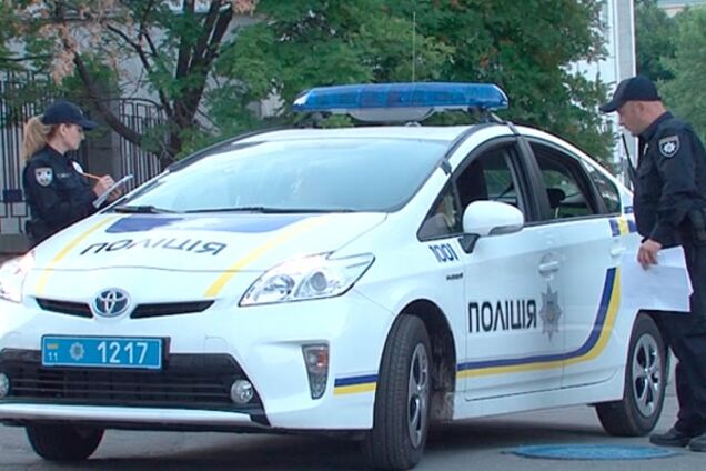 Як поліцейські 'заправляють' транспорт київських водіїв