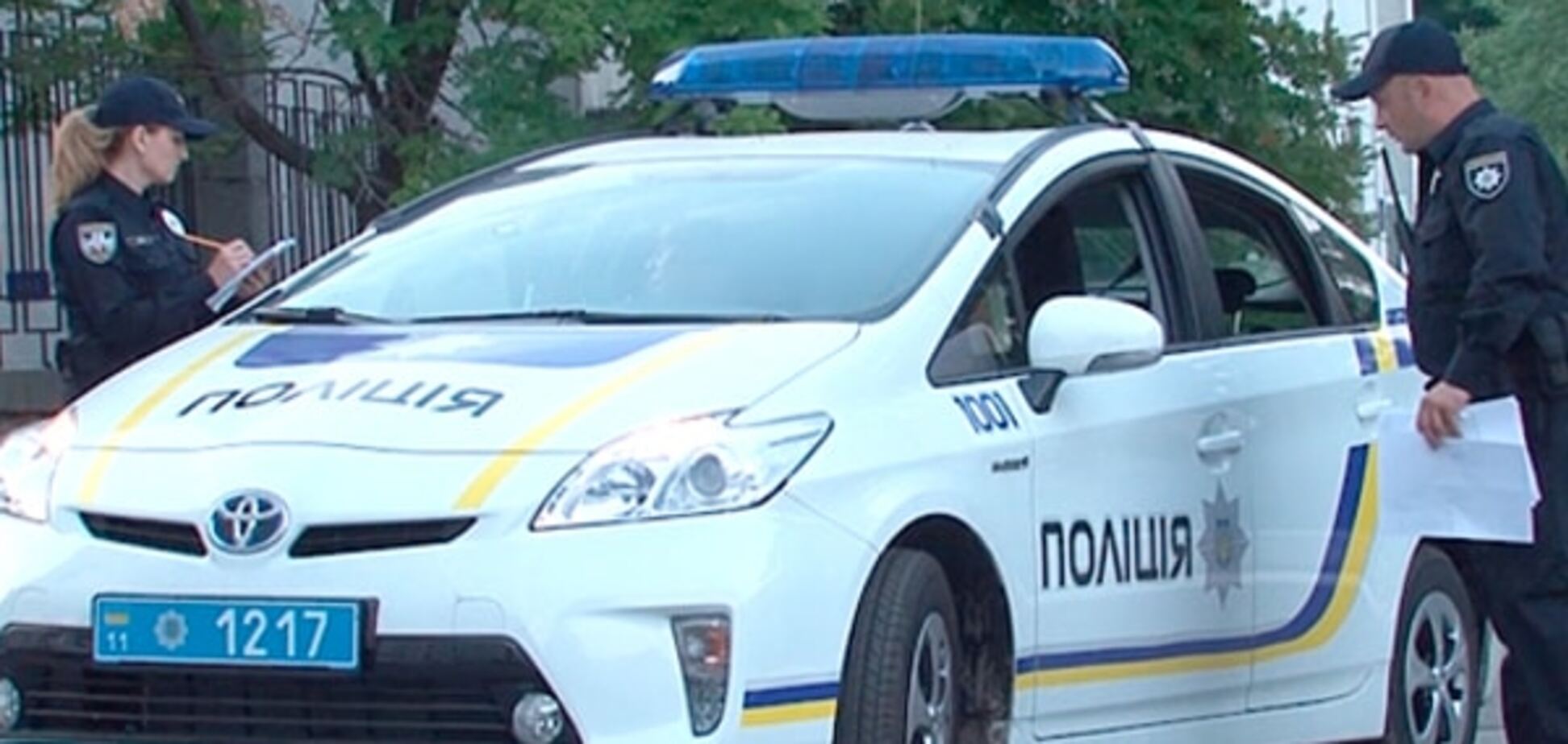 Как полицейские 'заправляют' транспорт киевских водителей