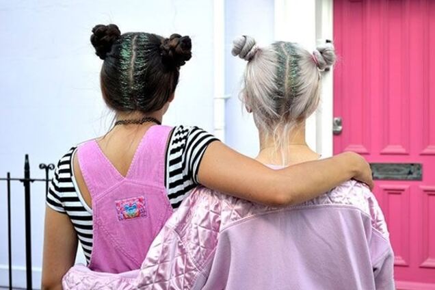 Блестки на корнях волос: новый модный тренд, покоривший девушек по всему миру