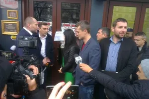 Нардепы устроили "разборки" в скандальном кафе в Доме профсоюзов
