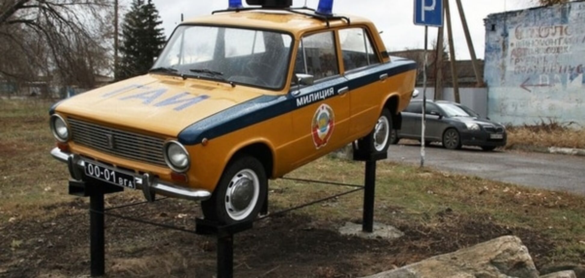 Вперед в СССР: 'волки' Путина и Чичерина открыли в 'ЛНР' памятник 'копейке' ГАИ. Фотофакт