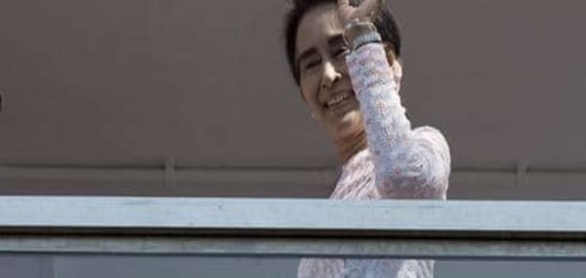 Лауреатка Нобелівської премії миру здобула абсолютну більшість на виборах у М’янмі