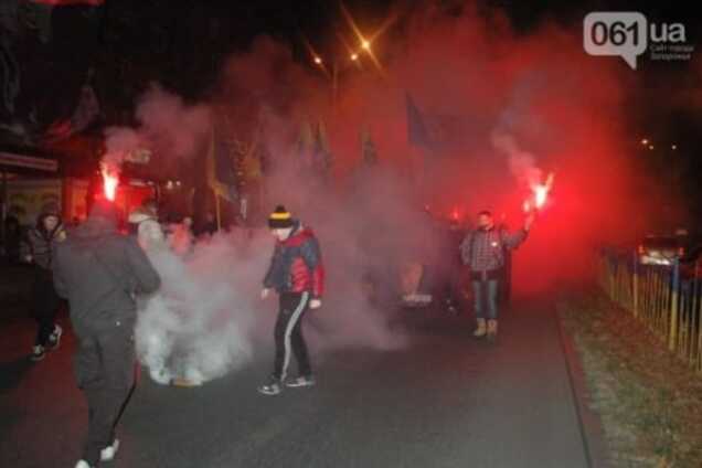 В центре Запорожья прошло факельное шествие