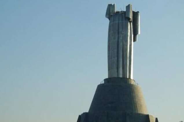 Соцсети в шоке: россияне 'обезглавили' Родину-мать в Киеве