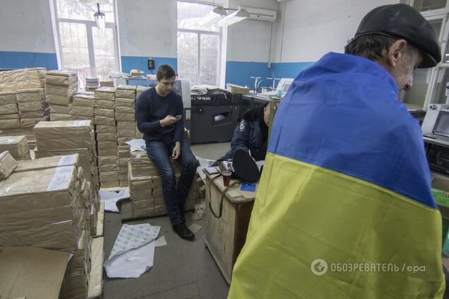 Порошенко подписал Закон о проведении выборов в Мариуполе и Красноармейске 29 ноября