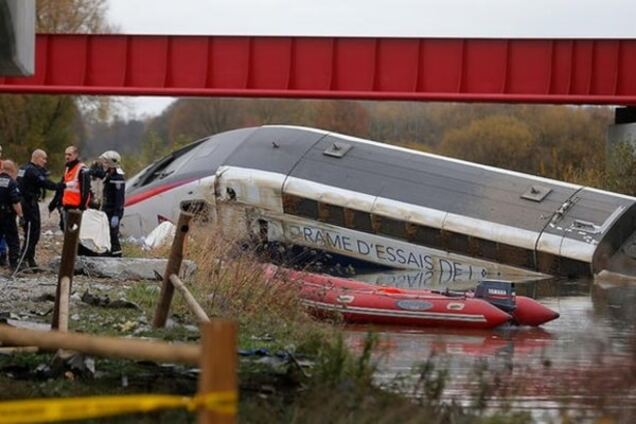 Подробности крушения поезда во Франции: количество жертв увеличилось до 10