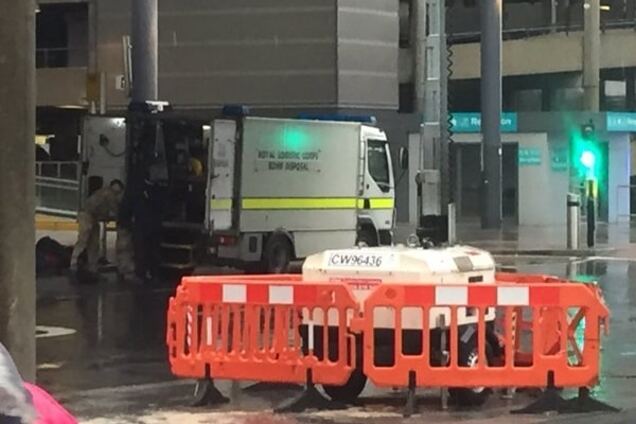 Лондон под прицелом: в аэропорту 'Гатвик' арестовали француза с оружием. Фоторепортаж