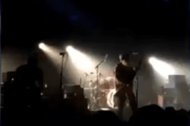 Теракт в Париже: в сети появилось уникальное видео начала стрельбы в 'Батаклане'