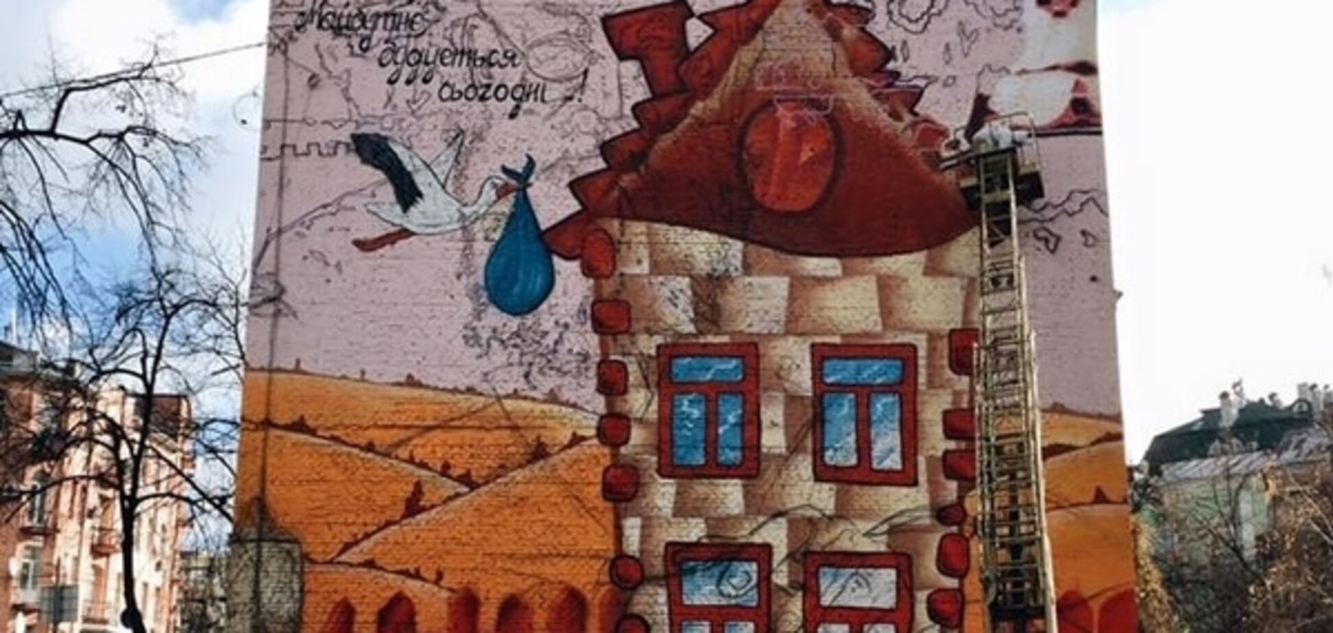 Ждите скандал: в Киеве художник решил уничтожить старый мурал ради своего. Фотофакт