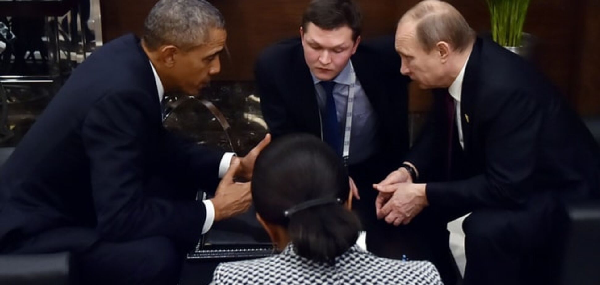 Обама потребовал от Путина вывести из Украины российские войска