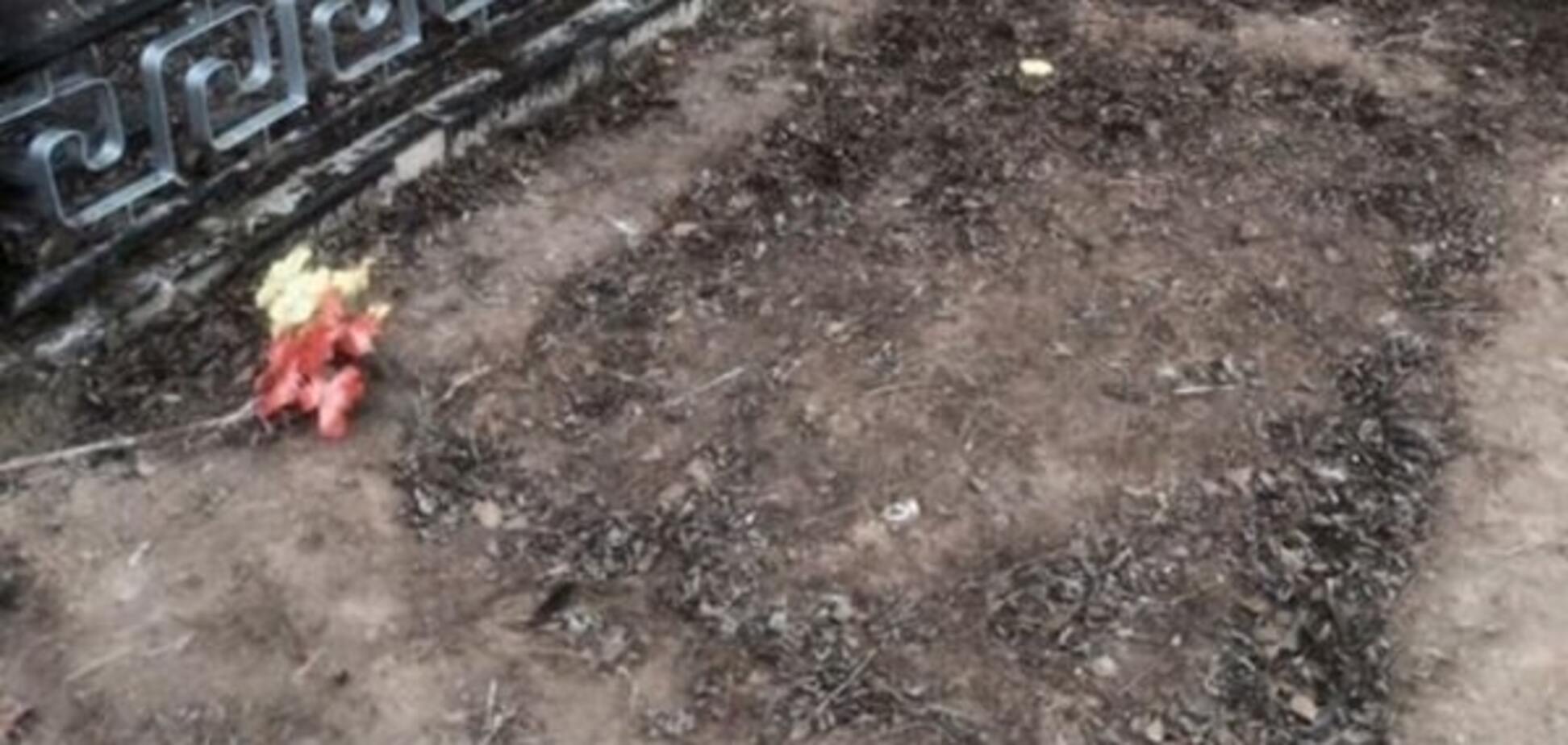 Под Киевом вандалы украли гроб из могилы Героя Небесной Сотни