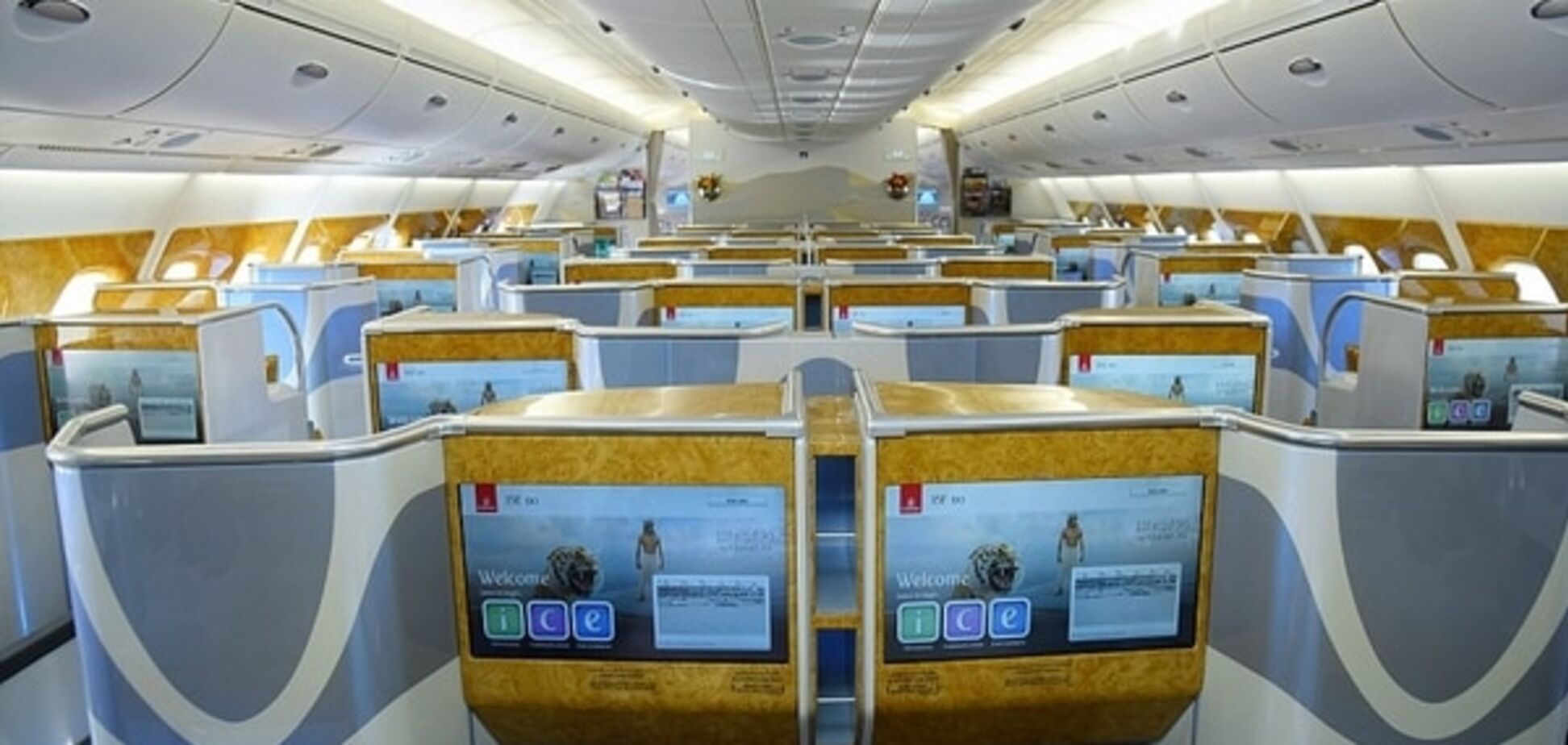 У Дубаї створили самий місткий у світі літак: опубліковані фото