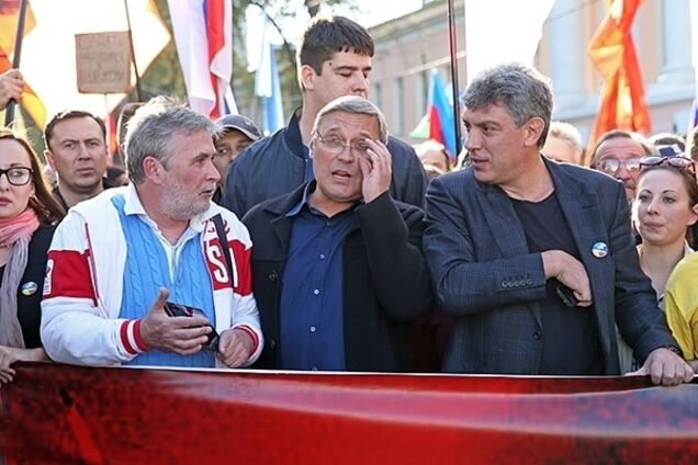 Никто не хочет получить пулю, как Немцов: российский поэт собрался в Украину