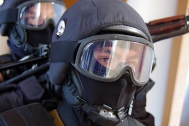 Засовували ствол в рот, звішували з балкона: СБУшники 10 днів катували бійця АТО