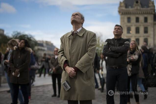 Безмолвная скорбь: фоторепортаж с минуты молчания в Париже