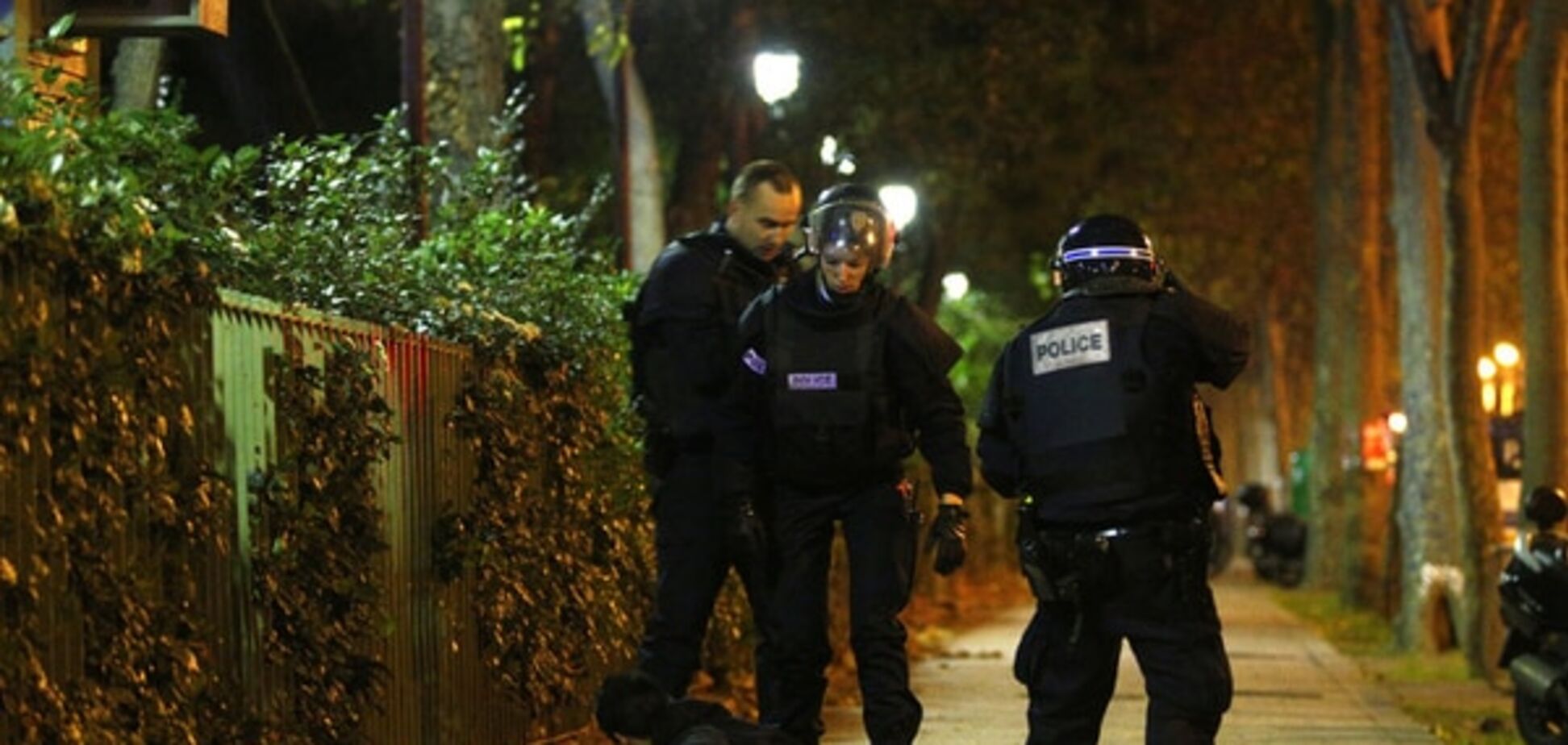 Префект полиции Парижа рассказал, как спецназ освободил театр с заложниками