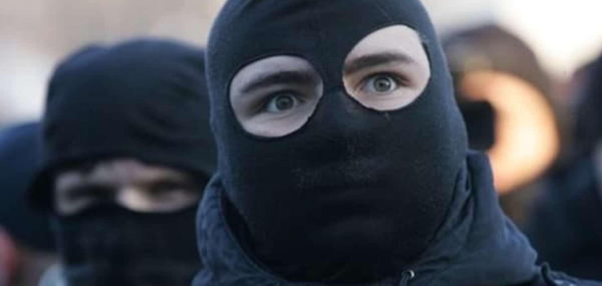 Градус ненависти: в Москве боевики с битами разгромили узбекское кафе