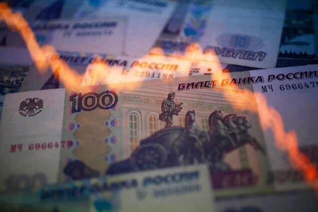 Кремль вынужден продолжить обвал рубля — Bloomberg