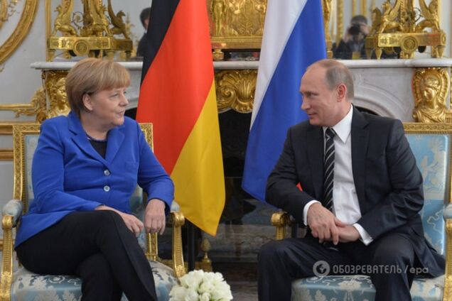 Песков поведал, о чем 'шептались' Путин и Меркель